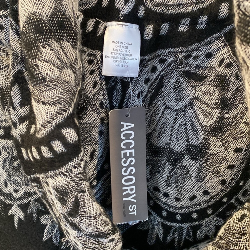 Accessory Street black and white white shrug NWT - Picture 2 of 5